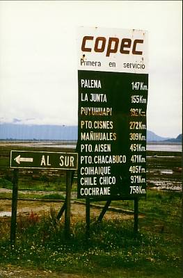 Schild in Chaiten. Unser Ziel: AL SUR nach Cohaique