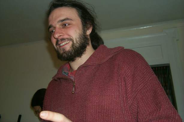 Nicolas (der der die Fotos gemacht hat) ist nach dem Genuss der Feuerzangenbowle glücklich und zufrieden